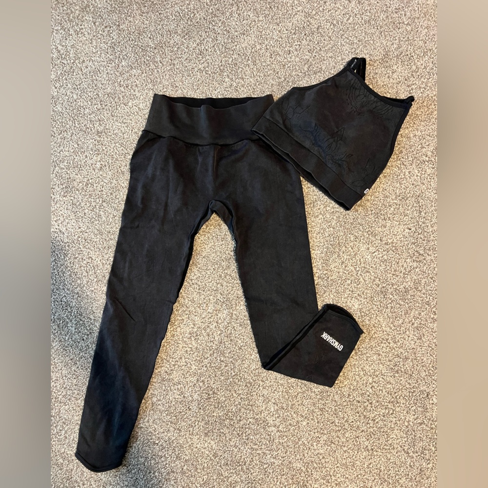 Gymshark legging and bra set- black size small
